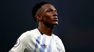 Transferts, salaire, palmares, statistiques en club et en sélection nationale. More Problems For Yerry Mina In Everton The Fa Could Sanction Him