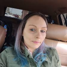 Where does a chipped cat named Chipped live?