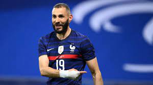 Retrouvez les tops et les flops benzema a remis en route le compteur il a été critiqué pour son manque d'efficacité depuis son retour en équipe de france il y a quelques semaines. Equipe De France Bleus Karim Benzema Ne Ressent Plus De Douleur Eurosport