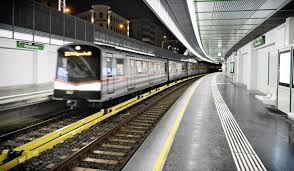 Want to discover art related to ubahn? Kind In U Bahn Zuruckgeblieben Was Nun Sicheres Wissen