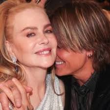 Molly Ringwald mourns the death of jazz musician father Bob