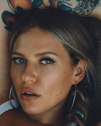 Причиной послужил скандал, устроенный зотеевой. Blogersha Instasamka Darya Zoteeva Ustroila Skandal Vizazhistam Klava Koka Dakota I Drugie Zvezdy Osudili Ee Postupok Wday