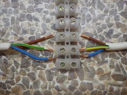 Informatii disponibilitate despre cablu electric cyyf 3 x 2.5 mmp ignifug, 100 m pe site. Meserias In Bricolaj Legatura Electrica In Ploaie