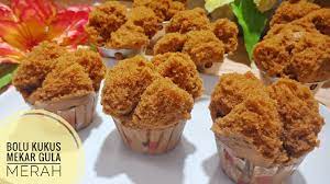 Nah, bila biasanya anda seringkali mencicipi sajian kue bolu ini dengan tekstur yang selanjutnya, kita akan lanjutkan kembali dengan membuat larutan gula merah untuk adonan kue. Bolu Kukus Mekar Gula Merah Tanpa Mixer By Sitti Nuraini