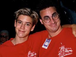 El gran cambio físico de Ed Alonzo a 30 años de ser Max en Salvado por la  Campana