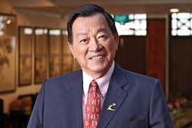 Leong mun wai, 1979'da singapur hükümeti tarafından ekonomi eğitimi almak üzere yurtdışı başarı bursu ile ödüllendirildi. Leong Mun Sum Managing Director Of Leung Kai Fook Medical Company