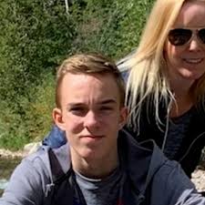 Coronavirus international travel caps: Aussies stuck overseas say flight  cuts 'a major kick in the guts'