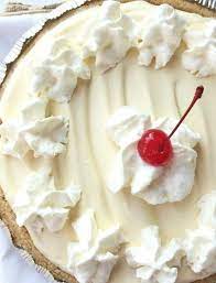 Creamy Cool Light Refreshing This Root Beer Float Pie Is The Perfect Treat On Those Hot Sunny Days Only A Few Root Beer Float Pie Desserts Root Beer Pie