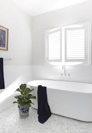 Monday Inspiration A Hamptons Meets Australia Home Tour Hampton Style Bathrooms Bathroom Styling Bathroom Style