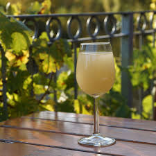 Federweisser Alles Wissenswerte Zum Neuen Wein Wein Wissen Weinherstellung Weisswein
