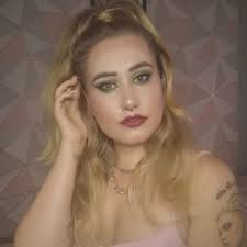 Vicky Mace (@MickyVace)