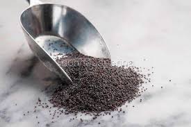 I semi crudi, interi o macinati, si cospargono sulle insalate o, a fine cottura, sulle minestre. A Tavola Con I Semi Di Papavero Versatili Nonnapaperina