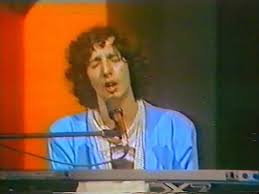 Get the gear to sound like fito páez and get their tone. Fito Paez Del Sesenta Y Tres 1984 Badia Cia Youtube