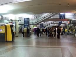 Classé 3 étoiles, il dispose de 144 chambres climatisées et insonoris File Hall Gare Lyon Part Dieu Jpg Wikipedia