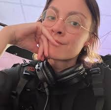 Mona Masters's Instagram, Twitter & Facebook