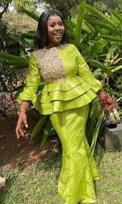 Le saturnisme est la maladie correspondant à une intoxication aiguë ou chronique par le plomb.ce nom fait référence à la planète saturne, symbole du plomb en alchimie, et à la divinité saturne qui, selon la mythologie, mange ses enfants, d'où l'analogie avec la coupellation par le plomb qui, lorsqu'on le fond avec de l'or ou de l'argent impurs, oxyde les métaux étrangers (les mange. 900 Idees De Bazin Riche Modele Wax Africains En 2021 Mode Africaine Tenue Africaine Robe Africaine