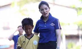 มาดามเด ยร พบน อง ๆ คลองเตย