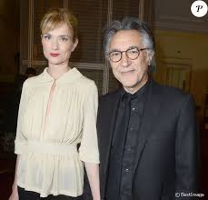 Fils de commerçants, richard berry est né le 31 juillet 1950 à paris. Richard Berry L Acteur A Epouse Sa Cherie Pascale Devant Ses Amis Stars Purepeople