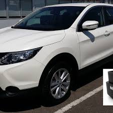 Convenient function for locking and unlocking door without using key, and also opens trunk. Nissan Qashqai Auto Door Lock When Driving