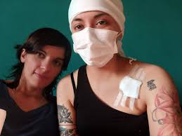 Nunca pierdas la Fe ni menos la Esperanza. Está lucha es solo tuya y tienes  la obligación de ganarla. Sin decaer, sin rendirse,sin renunciar jamás. Tu  autoestima debe estar muy alta para