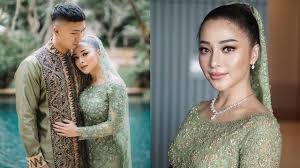 Ganti baju di lapangan, inilah kejadian tak sopan yang pernah terjadi di pertandingan bulu tangkis. 6 Potret Detail Makeup Dan Busana Nikita Willy Saat Tunangan Memesona Hot Liputan6 Com