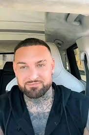 Hi all Do it know how tho change my mortification sounds I don't have  options😢