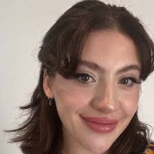 Ella Harvey is fundraising for Endometriosis UK