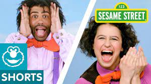 Sesame Street Elmo The Noodle Family Play Peek A Boo Elmo S World Youtube