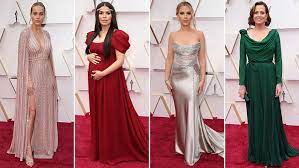 Stars embrace sustainability and sleeves, while men's fashion falls flat. Oscars 2020 Red Carpet Arrivals Rain Bright Colors And Bold Fashion Statements Deadline