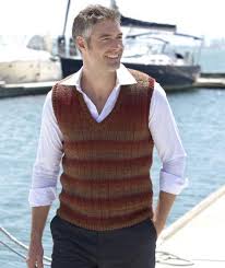 Los chalecos de hombre punto son una prenda clásica que en las últimas temporadas ha vuelto a ser tendencia. 7 Ideas De Chalecos Punto Hombre Chalecos Hombres Chaleco De Hombre