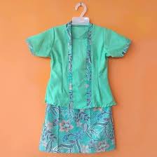 Maka dari itu, kamu harus mengetahui model baju mana yang sedang trend. 15 Tren Model Baju Lebaran Anak 2019 Tokopedia Blog