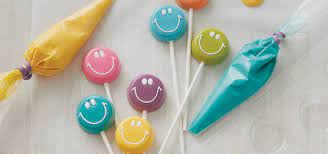 How to create beautiful chocolates using chocolate molds. Tips For Using Silicone Plastic Candy Molds Wilton
