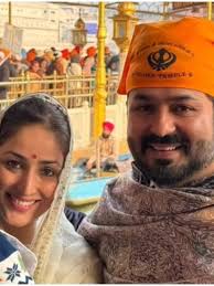 Yami Gautam Aditya Dhar and son Sanjay Dutt seek blessings at Golden temple 