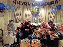 Melalui perkongsian gambar tersebut, izreen dan suaminya, ude wahid baru saja selesai berbulan madu di bali, indonesia. Gambar Izreen Azminda Dan Suami Sambut Hari Jadi Anak Sederhana Tapi Meriah Media Hiburan