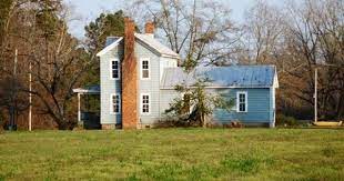 Farmhouse Probably Shouldn T Be More Decrepit Than This Old Farm Houses Historic Homes For Sale Old Farmhouse