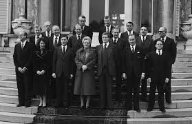 Beide ouders, frans van agt en annie frencken, zijn geboren en getogen in brabant. File Kabinet Van Agt I Jpg Wikimedia Commons