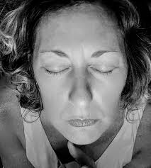 A VISUALIZATION I breathe deeply, relax my body, close my eyes, and I can  feel Energy flow in my body, and I visualize I'm full of light, it's very  bright and it