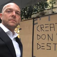 Was macht der Heli hier über Baltmannsweiler? Weiß jemand was?