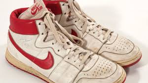 Participaron 6829 atletas (5263 hombres y 1566 mujeres) de 140 países, compitiendo en 21 deportes y 221 especialidades. Las Nike De Jordan Del Ano 1984 Se Vendieron Por 71 000 Dolares