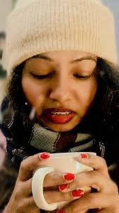 Dilliwale cursing winters at 2°, before coming to Oslo at -18° 😆 . .  #flusideeffects #wintersinnorway #indiainwinters #hyttetur #vintern  #snøfall #northernlights #comedyvideo #oslovinter