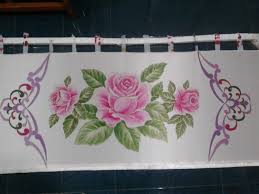 Artikel ini menjelaskan bentuk yang paling populer dan teknik batik. Lukis Kain Sutra Motif Batik Menggunakan Gutta Dan Cat Silk Cat Lukis Mm