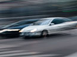 Für einen kradfahrer ist das überholen unzulässig, wenn ihm während des überholvorgangs kein voller fahrstreifen zur verfügung steht. Polizist Beobachtet Verkehrsrowdy Auf Der B12 Bei Buchloe In Vw Tiguan Im Uberholverbot Kaufbeuren