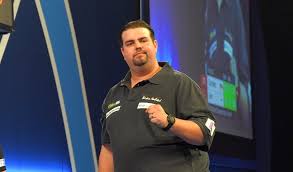 Dass der deutsche profi nun die bodenhaftung verliert, ist nicht zu befürchten. Dart Wm 2019 Clemens Souveran In Runde 2 Chisnall Ubersteht Krimi Dartn De Dart News Dart Forum Dartsport Informationen Dart Wm Und Mehr