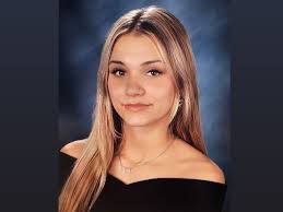 Danielle Leaf's Instagram, Twitter & Facebook