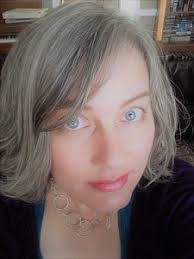 Lisa Poisso's Instagram, Twitter & Facebook