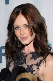 Submitted 3 years ago by honeymooninparadise. Alexis Bledel Hair Color Google Search Alexis Bledel Oval Face Hairstyles Long Wavy Hair