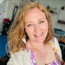 Lauren Oakes's Instagram, Twitter & Facebook