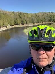 Cycling experiences and trails for seniors in Quebec and beyond