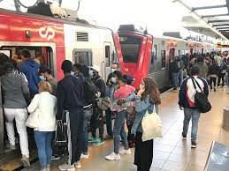 Proposta de serviços mínimos no caso de greve declarada em empresa ou estabelecimento que se destine à satisfação de necessidades sociais impreteríveis. Circulacao De Comboios Em Servicos Minimos Renascenca