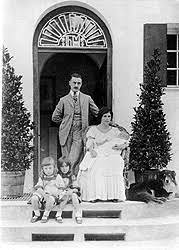 Ingrid beckmann begrüßte 50 mitglieder sowie pater shijo herzlich, welcher als erster tagesordnungspunkt einstimmig zum neuen präses der kfd gewählt wurde. Golo Mann Wikipedia